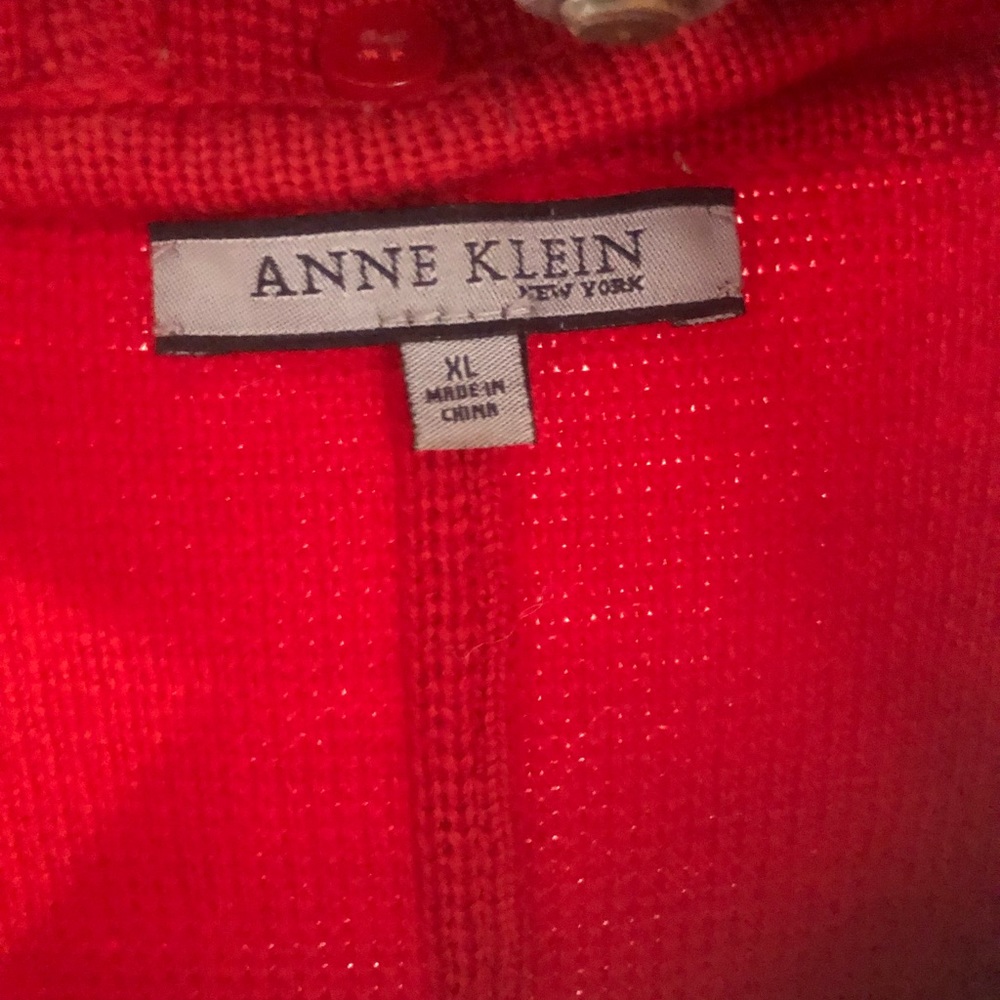 Red beautiful sweater - Picture 2 of 6